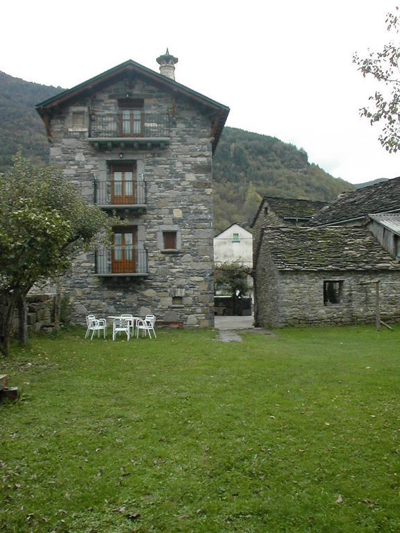 Apartamentos Casa Buisan Брото Екстер'єр фото