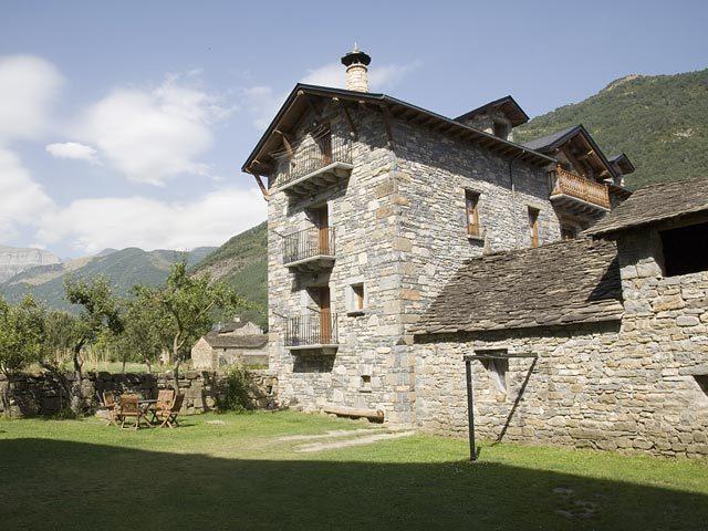 Apartamentos Casa Buisan Брото Екстер'єр фото